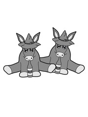 2 freunde team oktoberfest bayern hut bier alkohol party feiern flasche deutschland saufen trinken klein baby süß niedlich sitzen esel pferd pony klein packesel reiten reiter