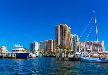 Obraz premium Yacht Marina at Condo Building