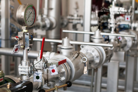 Industrial measurement sensor, process measurement, pressure gauge, process pipeline