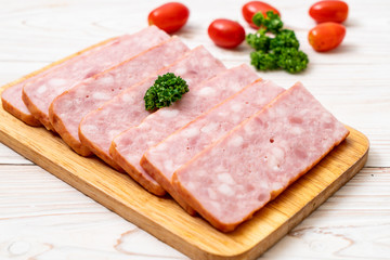 bacon barbecue sliced