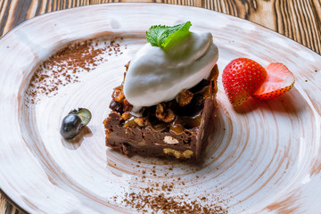 Brownie with ice cream and strawberries