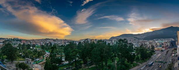 El Ejido Park Sunset Quito Ecuador - obrazy, fototapety, plakaty