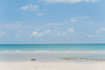 Fototapeta na wymiar Beach with white sand and blue skies