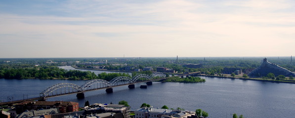 Most na Dźwinie w pobliżu Bałtyku w łotewskiej stolicy, Rydze