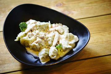Dumpling with white sauce 