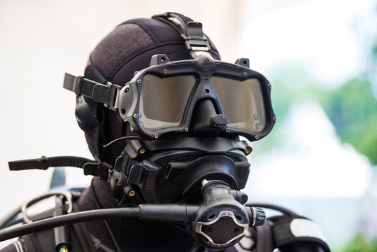 Tactical diving helmet of combat diving suit for police and army diving missions