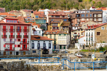 Fototapeta na wymiar beautiful mundaka town at Basque Country, Spain