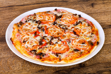 Pizza with ham