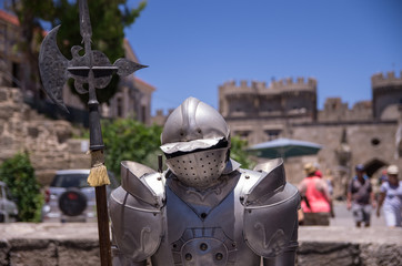 Ulice Rodos, zbroja rycerza © Andrzej