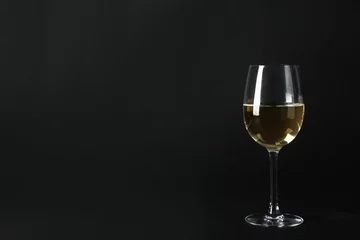 Foto op Aluminium Wijn Glass of expensive white wine on dark background