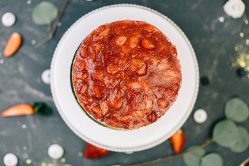 Strawberry cake with vanilla cream