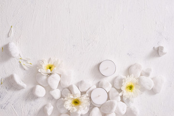 Obraz na płótnie Canvas Spa setting with white flower ,candle on stone table