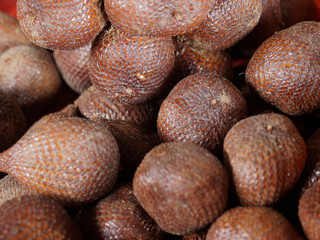 Schlangenfrüchte auf einem Markt in Indonesien