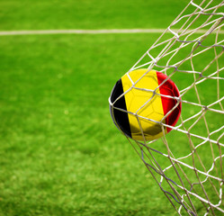 Fussball mit belgischer Flagge