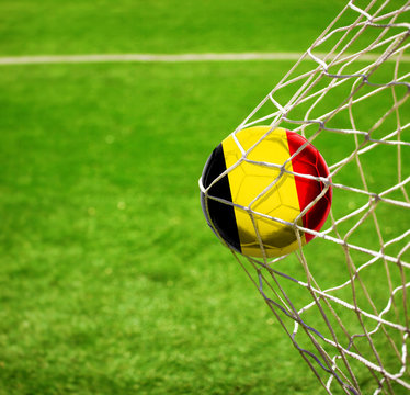 Fussball mit belgischer Flagge
