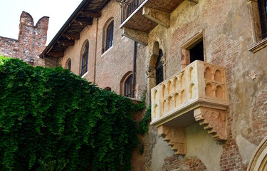 Fototapeta na wymiar The famous balcony of the Juliet's House in Verona, Italy.