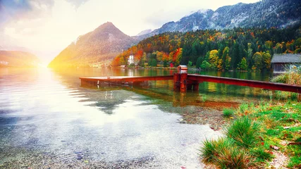 Afwasbaar fotobehang Idyllic autumn scene in Grundlsee lake in Alps mountains, Austria © pilat666
