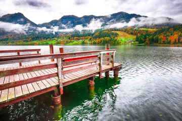 Zelfklevend Fotobehang Idyllic autumn scene in Grundlsee lake in Alps mountains, Austria © pilat666
