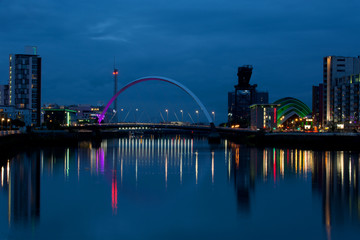Obraz premium Clyde arc at night, Glasgow, United Kingdom