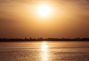 Naklejka premium Golden sunset over the river
