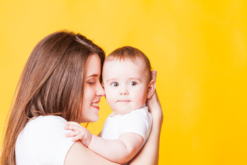 The sensitive photo of mom with baby