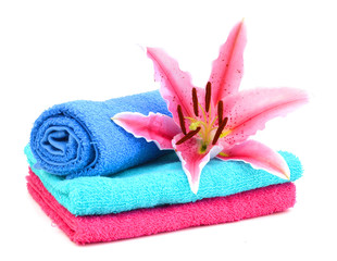 Obraz na płótnie Canvas Colorful towels and lily flower on white background
