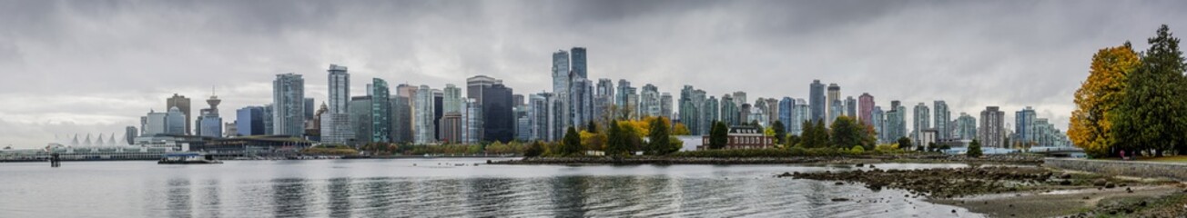 Fototapeta na wymiar Panorama of waterfront Vancouver, Canada