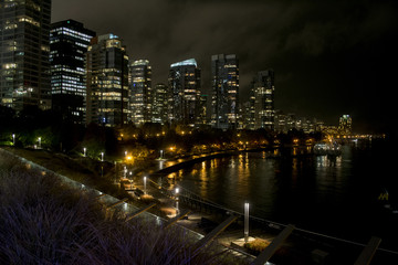 Fototapeta premium Vancouver waterfront by night