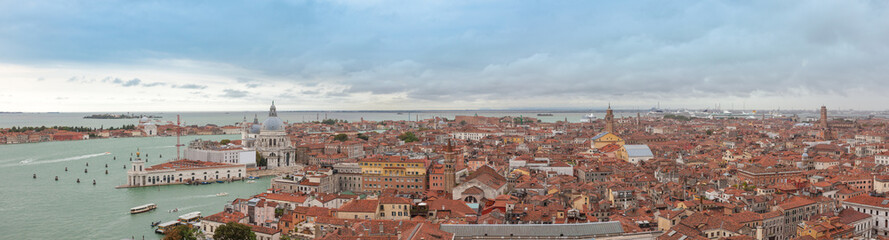 Obraz premium Panoramic view of old Venice from the top of the Campanile of St. Mark's Square