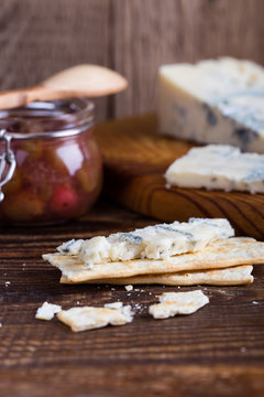 Gorganzola cheese with fresh gooseberries and berry jam
