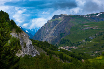 Blick auf La Grave in den französischen Alpen