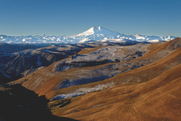 Вид на Эльбрус с плато  Шатджатмаз