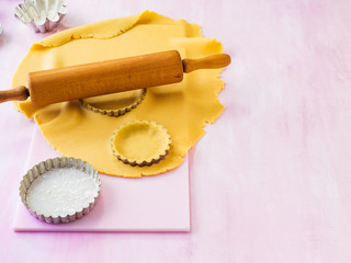 Preparing raw cake dough