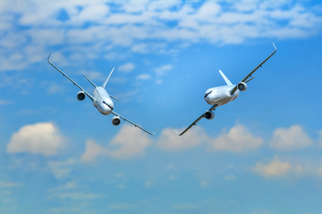 Danger between two aircraft during flight (aviation accident)