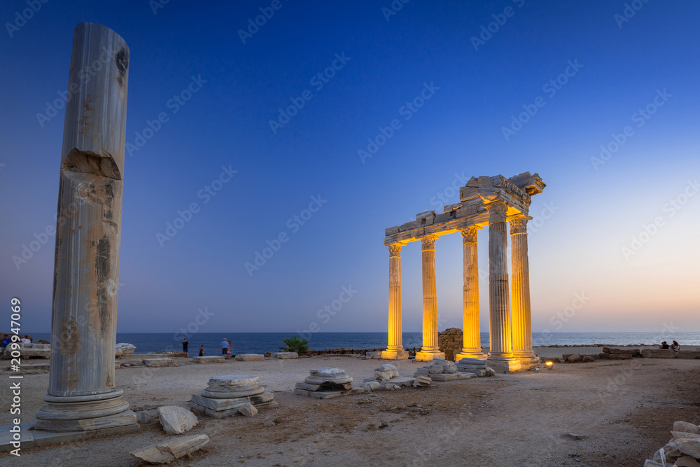 Wall mural the temple of apollo in side at dusk, turkey