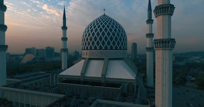 Sultan Salahuddin Abdul Aziz Mosque. It is the country's largest mosque and also the second largest mosque in Southeast Asia after Istiqlal Mosque in Jakarta, Indonesia.