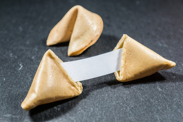 Gl&uuml;ckskeks mit leerem Zettel