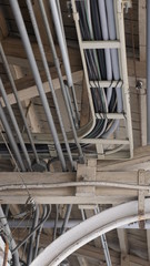 駅舎のパイプ群