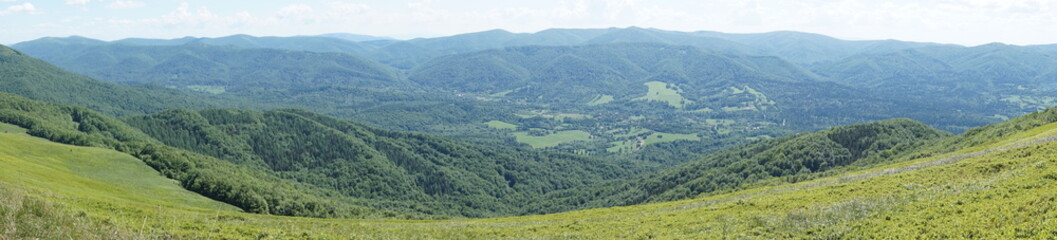 Fototapeta na wymiar Bieszczady mountains - panorama/ panoramic photograph