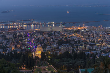 Naklejka premium Bahai shrine in Haifa city at night