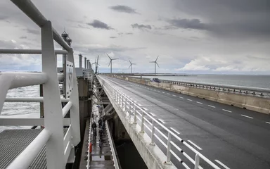 Crédence de cuisine en verre imprimé Barrage Motorway on Dutch storm protection Delta works