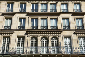 Fototapeta na wymiar Bel immeuble parisien, France
