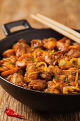 Sweet, caramelized fried chicken with soy sauce in Vietnamese.