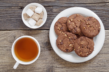 Tea and tasty chocolate cookies