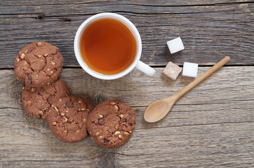 Chocolate cookies and tea