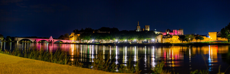 Fototapeta na wymiar avignon by night panorama