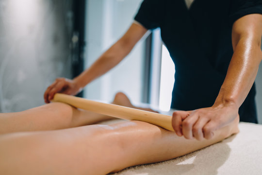 Masseur massaging masseuse during therapeutic tretment
