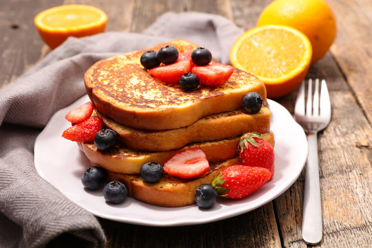 french toast with fruits