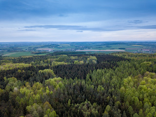Fototapeta na wymiar Über dem Wald