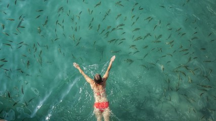 Grösserer Schwimmer © terravue